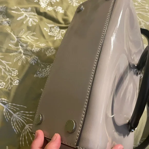 Crossbody Michael Kors Two-Tone Satchel in Beige and Black - Picture 4 of 5